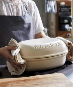 Emile Henry Artisan Brotform In Creme -Emil-Henry-Laden 5501 Life Pain Artisan Bread CloseLid H