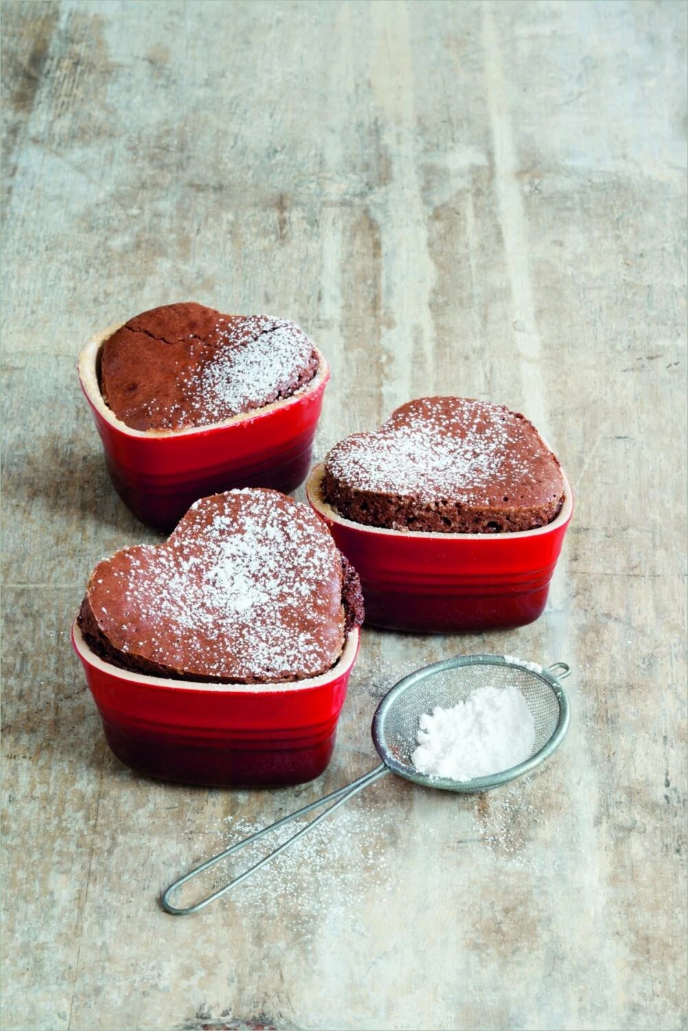 Le Creuset Herz-Förmchen In Kirschrot 2 Le Creuset Herz-Förmchen In Kirschrot - Image 2