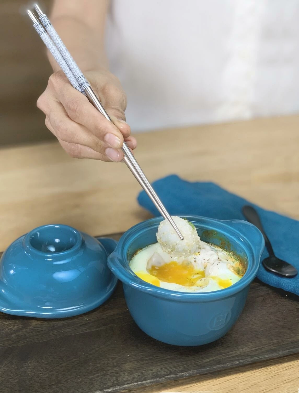 Emile Henry Mini-Auflaufform "Egg Nest" In Calanque 4 Emile Henry Mini-Auflaufform "Egg Nest" In Calanque - Image 4