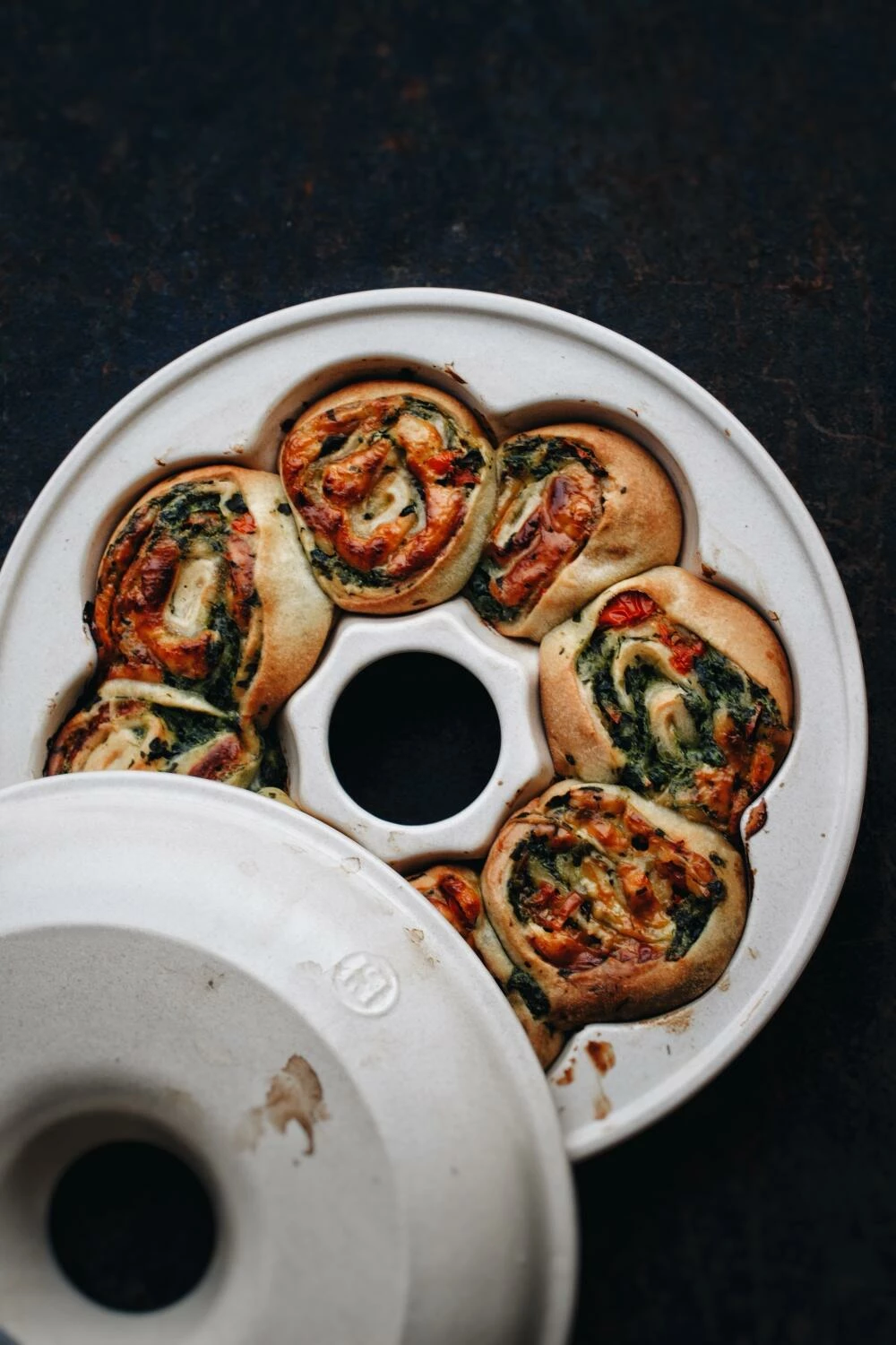 Emile Henry Brotkranz-Backform Rund In Creme 7 Emile Henry Brotkranz-Backform Rund In Creme - Image 7