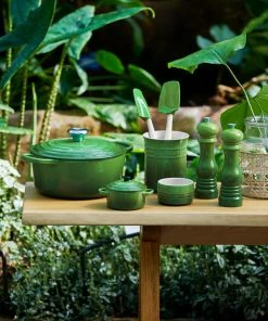 Le Creuset Mittlere Kochkelle Craft In Bamboo Green -Emil-Henry-Laden LC 20201221 UK LS YC BAMBOOCOLL2021 144 copy 2