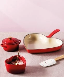 Le Creuset Mini Cocotte Mit Herzknopf In Kirschrot -Emil-Henry-Laden LC 20221024 DE LS YC HEARTSCOLL2023 010