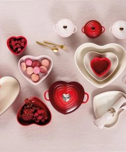 Le Creuset Mini Cocotte Hearts Aus Steinzeug -Emil-Henry-Laden LC 20221024 DE LS YC HEARTSCOLL2023 015
