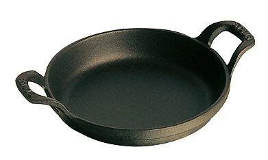 Staub Mini Auflaufform Rund Aus Gusseisen In Schwarz 1 Staub Mini Auflaufform Rund Aus Gusseisen In Schwarz